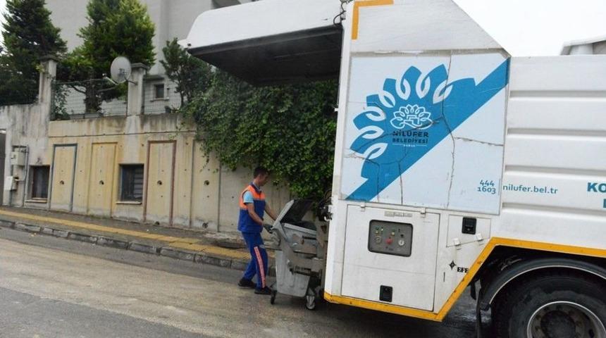 Nil&uuml;fer&rsquo;de &Ccedil;&ouml;p Konteynırları Temizleniyor