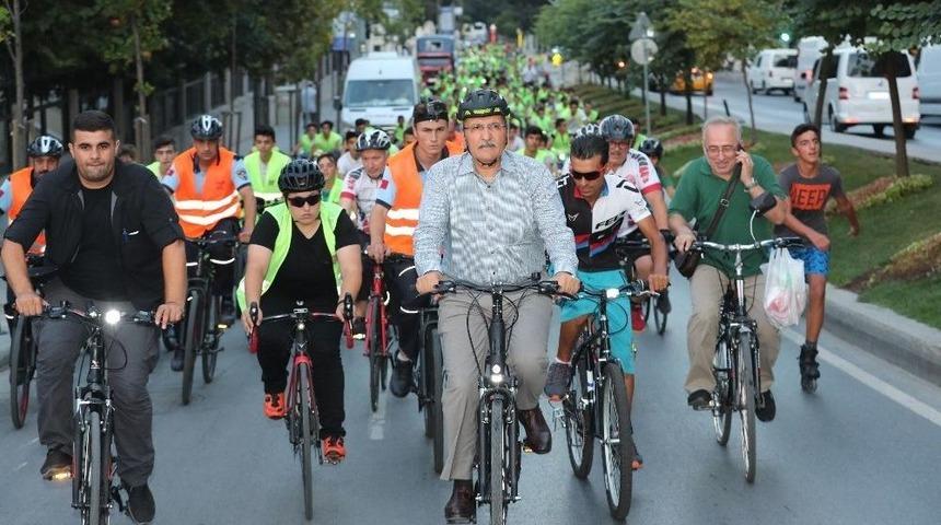 107 G&uuml;nd&uuml;r Makam Aracı Yerine Bisiklet Kullanıyor
