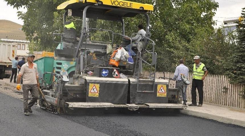 Arguvan&rsquo;da Asfalt &Ccedil;alışmaları