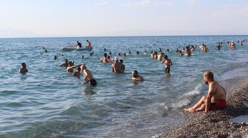 Başkan Özgökçe Engellilerle Yüzdü