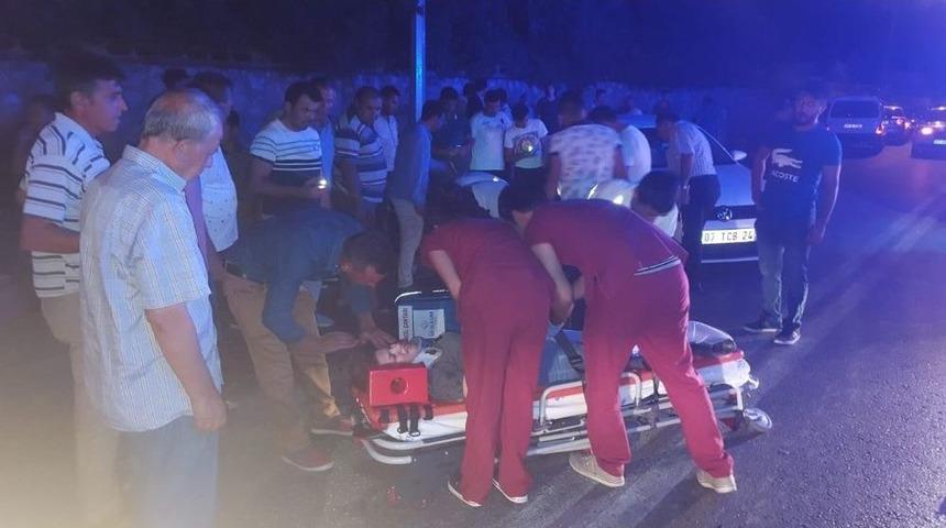 Antalya’da Otomobil Motosiklet İle Çarpıştı: 2 Yaralı