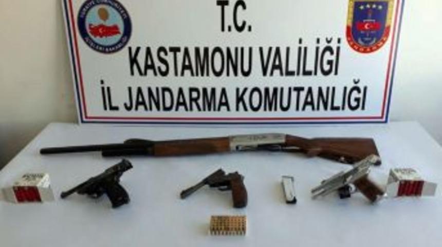 Jandarmadan Ka&ccedil;ak Silah Operasyonu