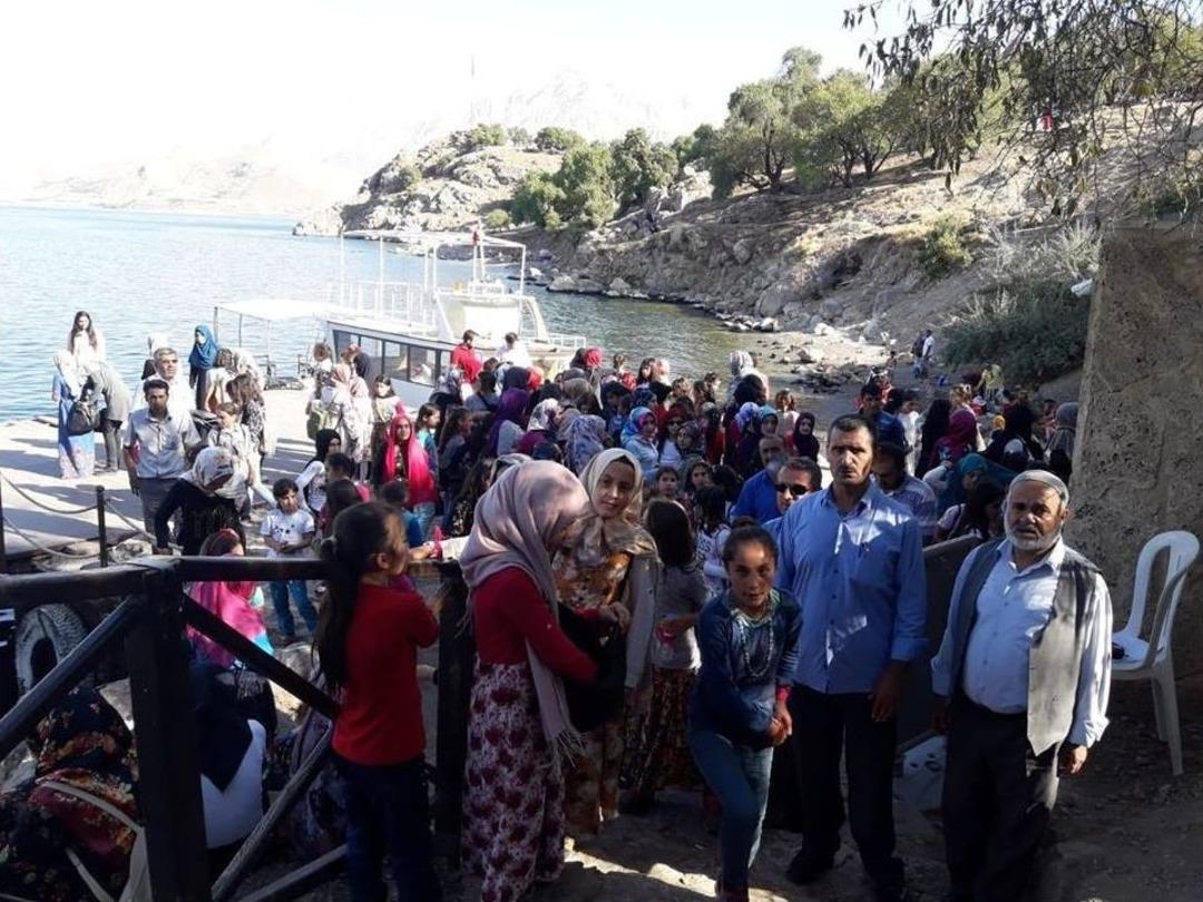 Bah&ccedil;esaraylı &Ouml;ğrenciler Van&rsquo;ın Tarihi Turistik Yerlerini Gezdi