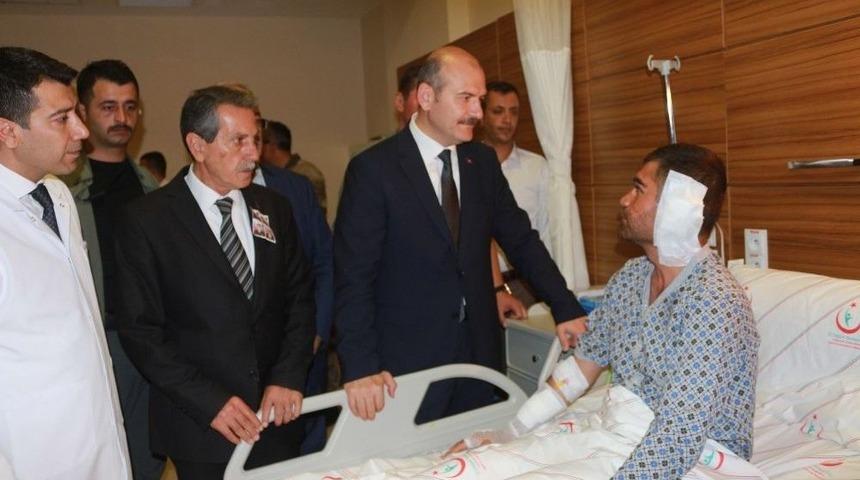 Bakan Soylu, Yaralı Askerleri Ziyaret Etti