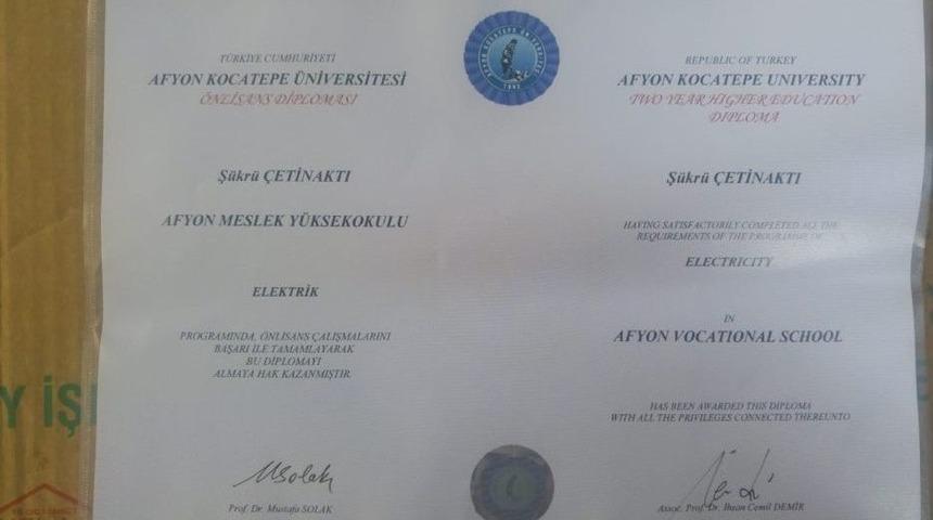 Piyangocu 41 Yaşında Üniversite Diploması Aldı