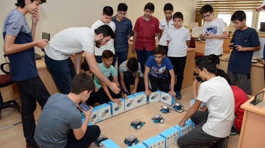 Geleceğin Yazılımcıları Genç Komek’te Yetişiyor
