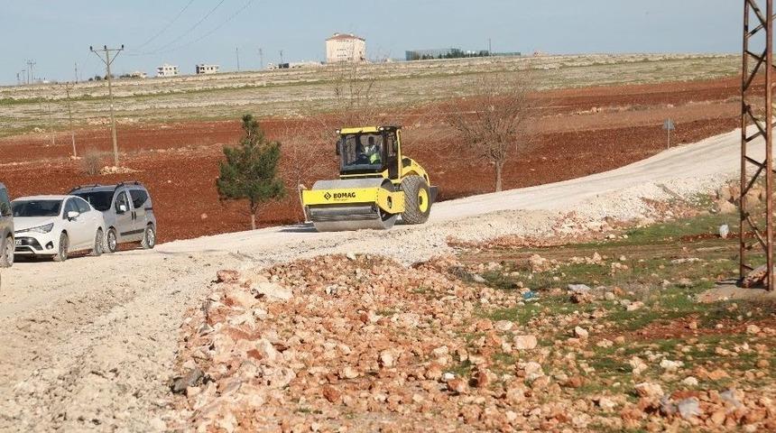 Şanlıurfa&rsquo;nın 13 İl&ccedil;esinde Beton Yol Yapılması Hedefleniyor
