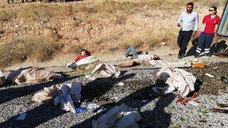 Tarım İşçilerini Taşıyan Kamyonet Minibüsle Çarpıştı: 5 Ölü, 23 Yaralı