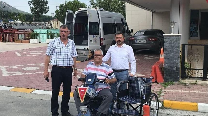 Vezirhan Belediyesi&rsquo;ne Tekerlekli Sandalye Hediye Edildi