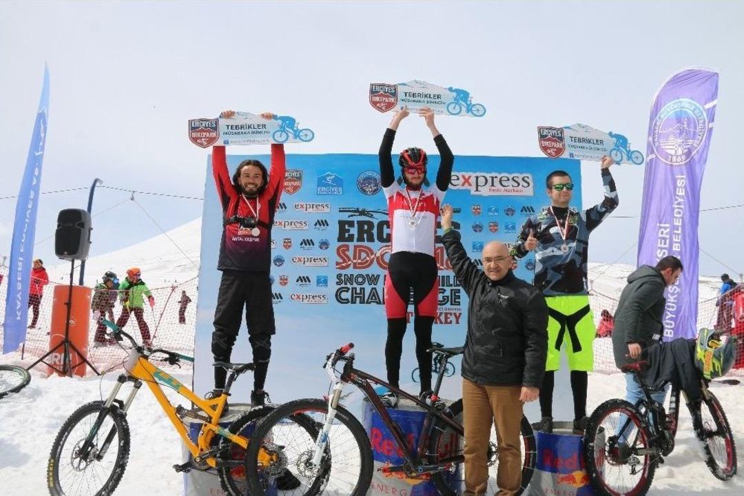 Bisiklet Tutkunları Erciyes&rsquo;te Kara Meydan Okudu