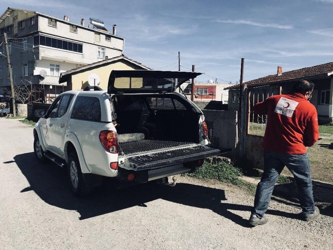 Kızılay&rsquo;dan Evi Yanan Aileye Yardım