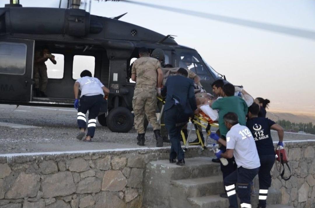 D&uuml;ğ&uuml;nde Maganda Kurşunuyla Yaralanan Şahsın İmdadına Mehmet&ccedil;ik Yetişti