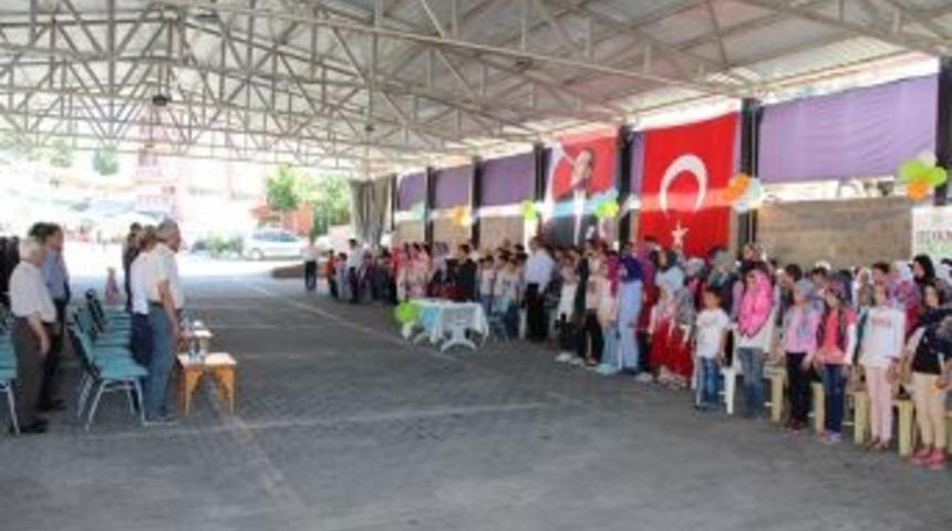 Şaphane’de Yaz Kur’an Kursları Düzenlenen Törenle Sona Erdi