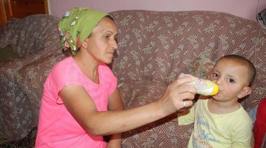 Evrim’i En Son Gören 1,5 Yaşındaki Kardeşi Sati, Yengesine Emanet