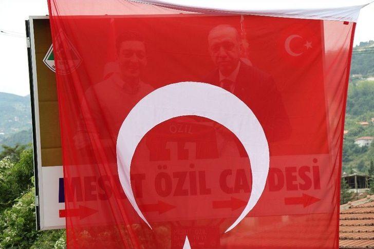 Özil’in Cumhurbaşkanı Erdoğanlı Tabelasına Törenli Açılış G1