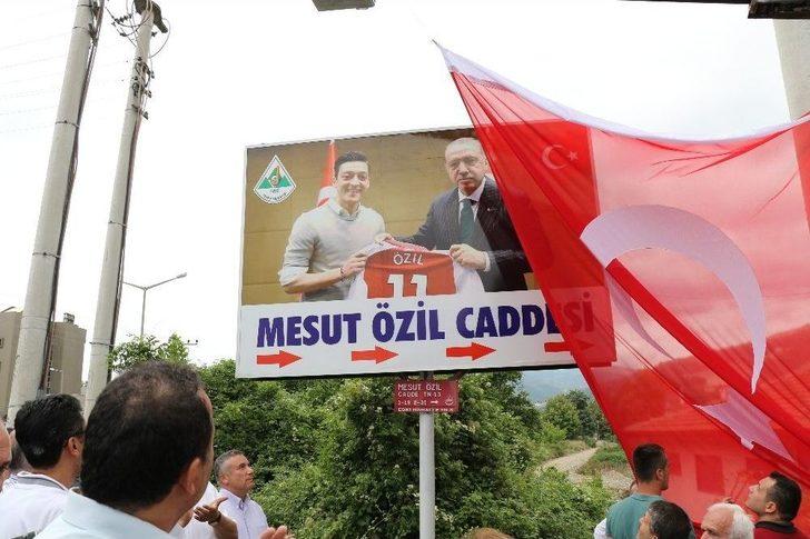 Özil’in Cumhurbaşkanı Erdoğanlı Tabelasına Törenli Açılış G4
