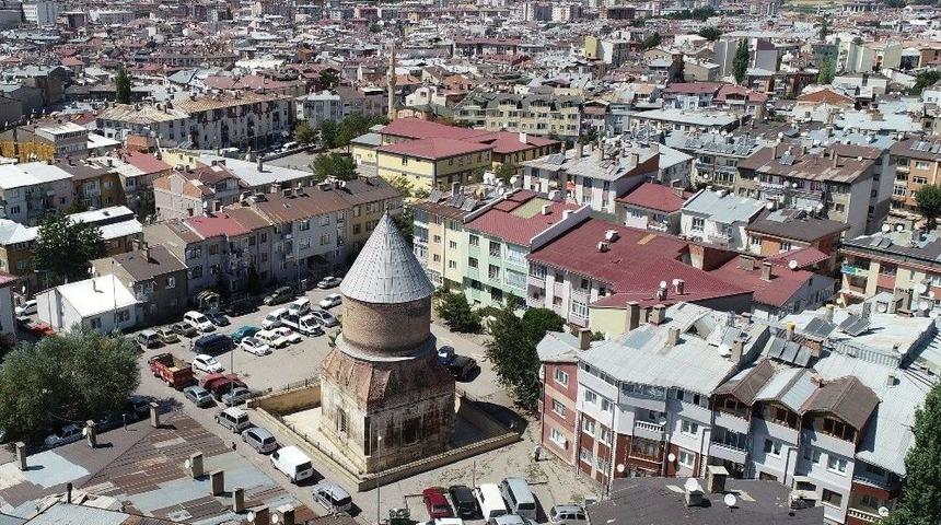 &rsquo;dabaz&rsquo; Hastalığına Yakalananlar Bu Minareye Geliyor