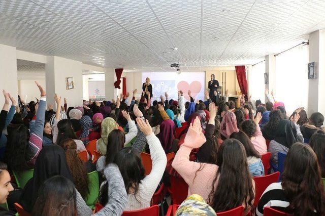 Yahyalı’daki Gençlere Sosyal Medyanın Zararları Anlatıldı