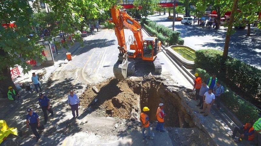 Başkentte Su Taşkınlarının &Ouml;n&uuml;ne Ge&ccedil;ecek Proje, Kritik Noktalarda Robot Devreye Girecek