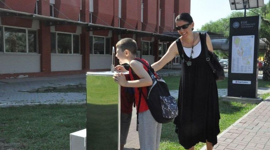 Ege Rekt&ouml;rl&uuml;ğ&uuml;nden Yoğun Alanlara Su Sebilleri