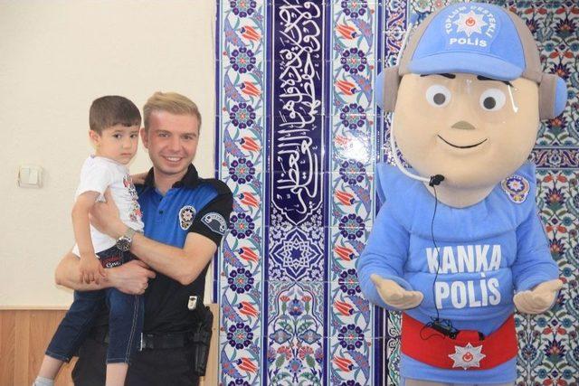 Hakkari Polisi Çocukları Bilgilendirdi