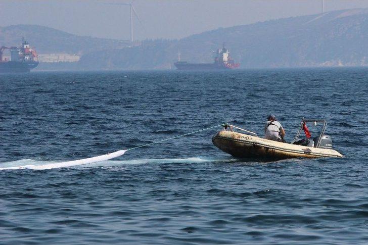 Foça’daki Çevre Felaketinde Temizlik Çalışmaları Devam Ediyor G4