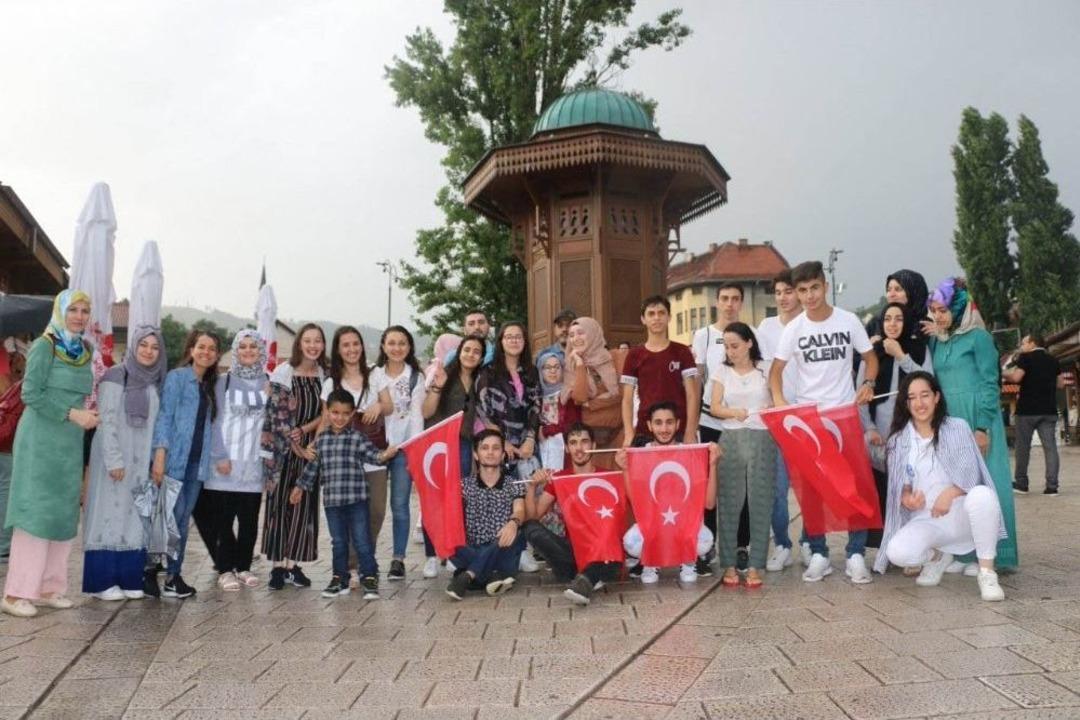 Ey&uuml;psultanlı Gen&ccedil;ler Balkanları Gezdi