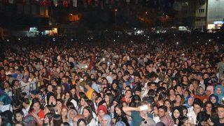 Yusuf Güney Ve Simge Sağın Hayranlarını Coşturdu