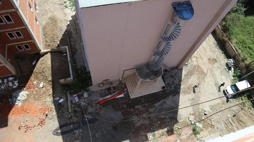 Annesinden İşkence G&ouml;rd&uuml;ğ&uuml; İddiasıyla G&uuml;ndeme Gelen Gen&ccedil; İntihar Etti