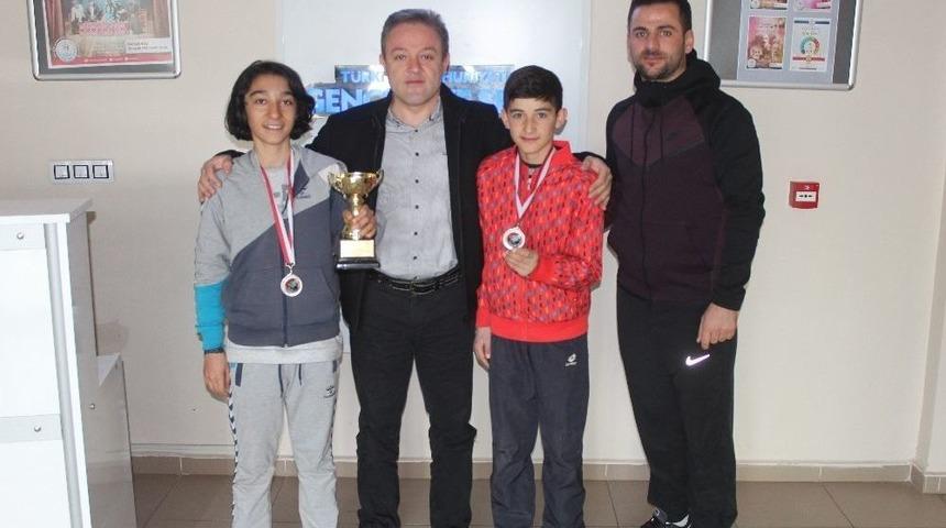 Ağrılı Tenisçiler Trabzon’dan 2 Madalya İle Döndü