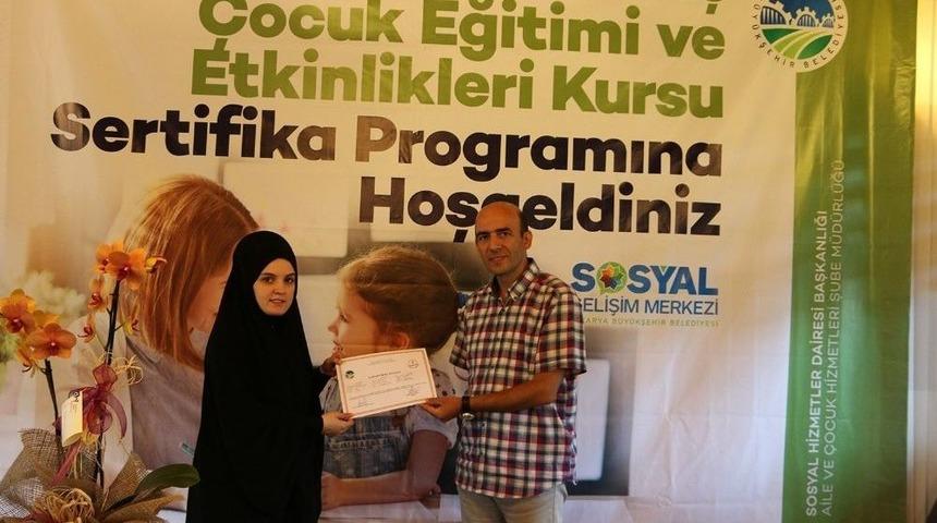 &Ccedil;ocuk Gelişimi Kursu Sertifika Programıyla Ta&ccedil;landı