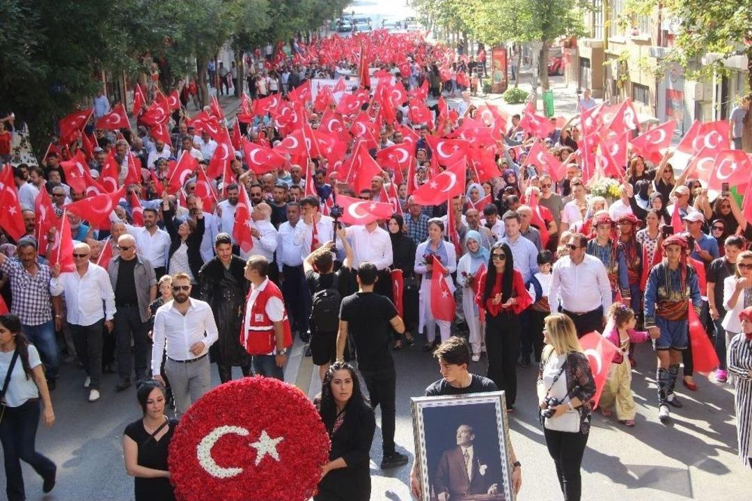 Eskişehir&rsquo;in D&uuml;şmandan Kurtuluşu Coşkuyla Kutlandı