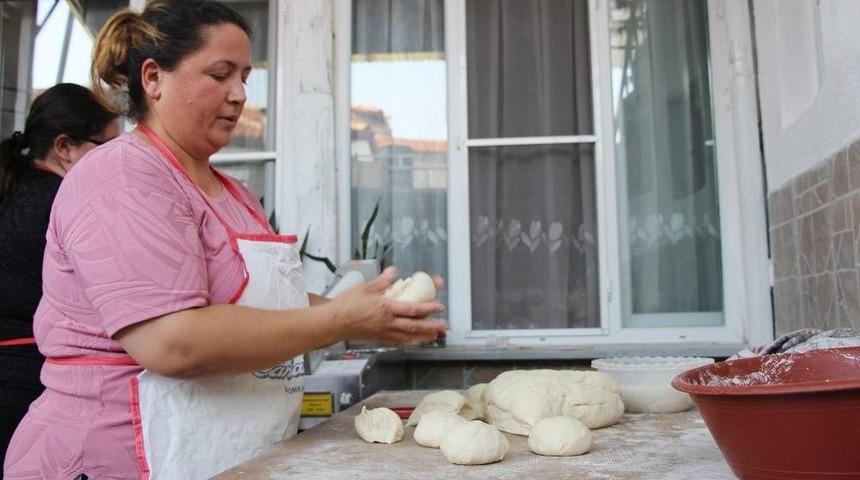 500 Dolar Bozdurana Bir Tepsi Baklava Hediye