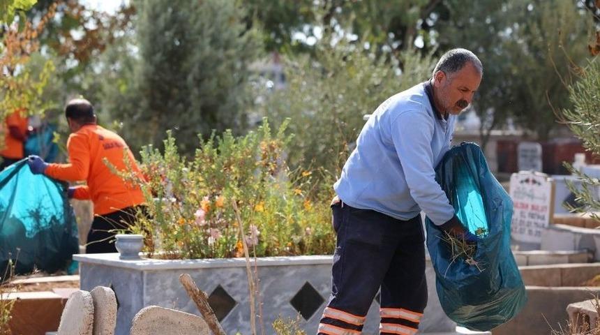 Şehir Mezarlıkları Temizlendi