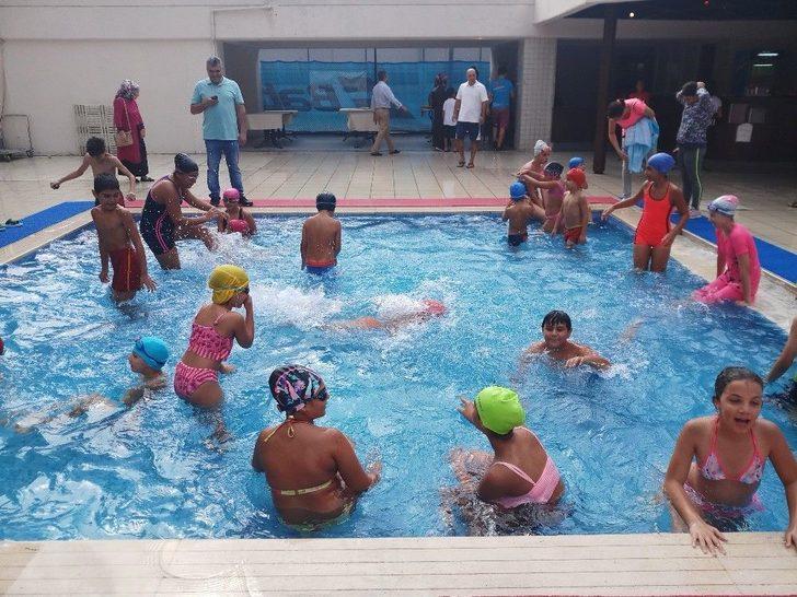 Ataşehir’de Çocuklar Hem Yüzdü Hem Eğlendi G5