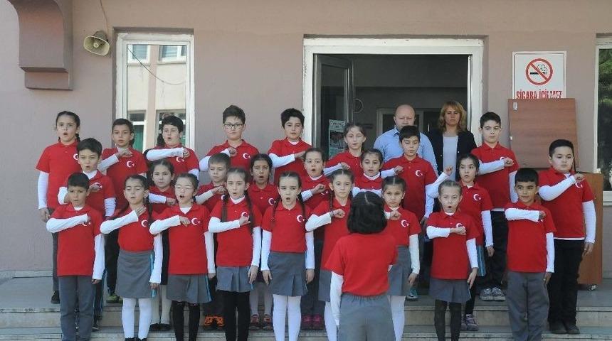 İstiklal Marşını İşaret Diliyle Okudular