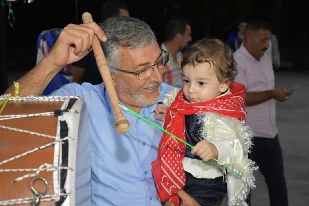 İn&ouml;n&uuml;&rsquo;de S&uuml;nnet Coşkusu S&uuml;r&uuml;yor