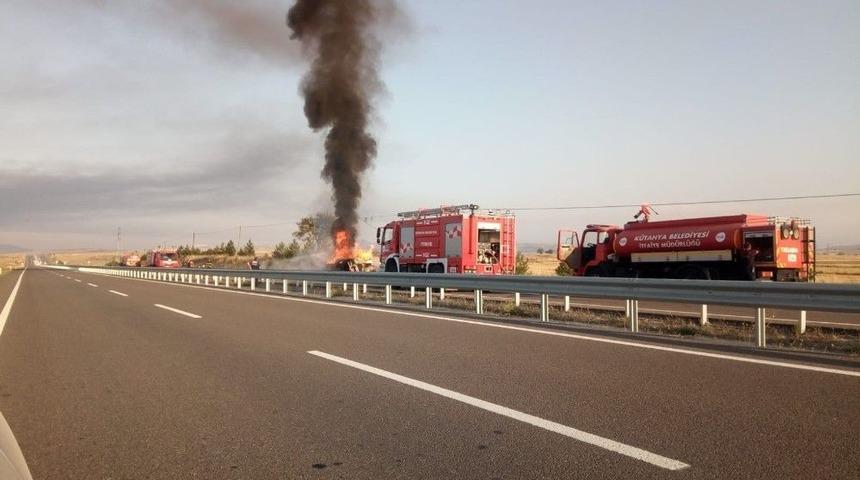 K&uuml;tahya&rsquo;da Akaryakıt Tankeri Devrilerek Alev Aldı