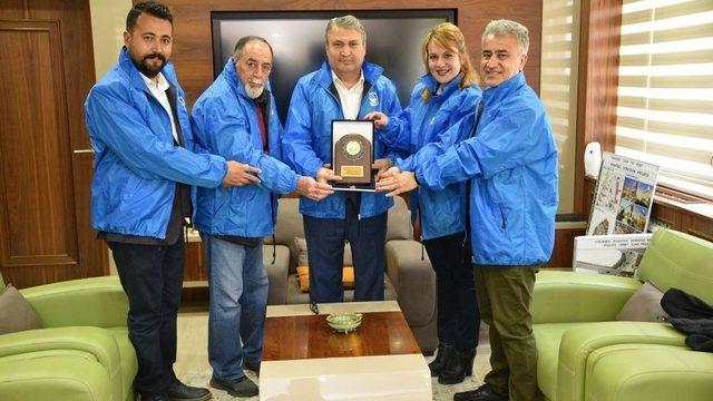Doğaseverlerden Başkan Çerçi’ye Plaket