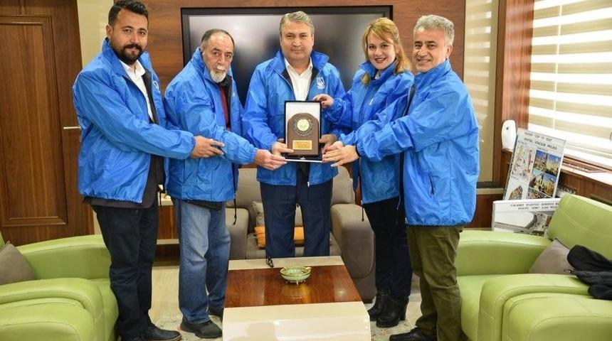 Doğaseverlerden Başkan &Ccedil;er&ccedil;i&rsquo;ye Plaket