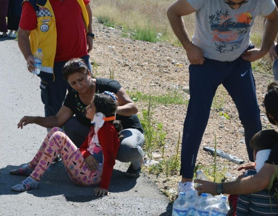 Sivas&rsquo;ta Hafif Ticari Ara&ccedil; İle Otomobil &Ccedil;arpıştı: 6 Yaralı