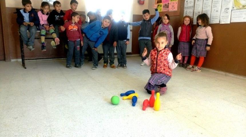 &Ouml;ğrenciler Bowling Oynayarak Matematik &Ouml;ğreniyor