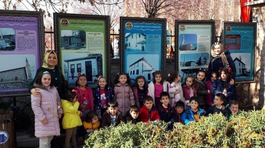 Nezaket Okulu &Ouml;ğrencileri Mehmet Akif&rsquo;in Evini Ziyaret Etti