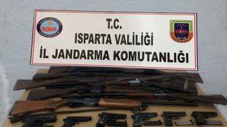 Isparta’da Jandarma Ekipleri Ruhsatsız Tabanca Ve Av Tüfeği Ele Geçirdi