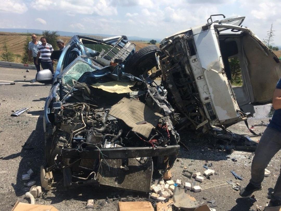Tekirdağ&rsquo;da Feci Kaza: 1 &Ouml;l&uuml;, 2 Ağır Yaralı