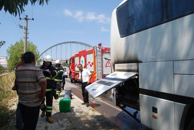 46 Öğrencinin Bulunduğu Yolcu Otobüsünde Yangın