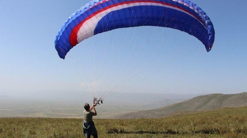 Festival Kapsamında Paraş&uuml;t G&ouml;sterisi