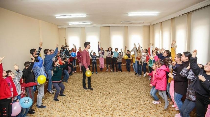 Yetimler Drama İle Kendilerini Keşfediyor