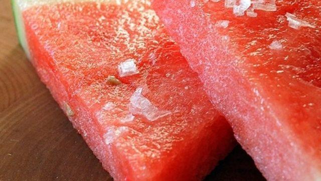 İnsanların Sıradan Yiyecekleri Sıradışı Şekilde Yemelerinin 13 Tuhaf Örneği