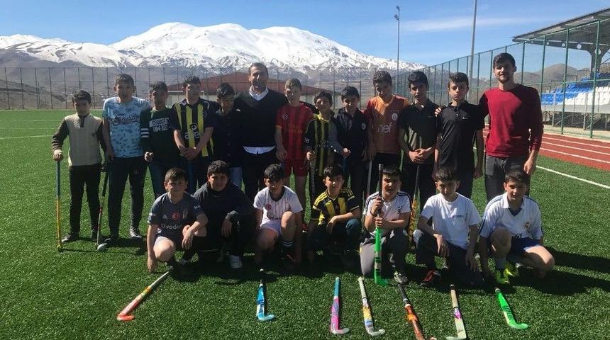 Çelikhan İlçesinde Hokey Kursu Açıldı